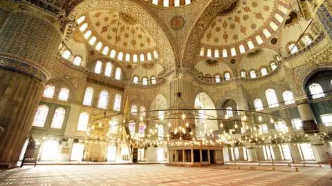 Auf Ihrer Städtereise nach Istanbul steht auch ein Besuch der Blauen Moschee auf dem Programm - ein faszinierendes Gebäude!