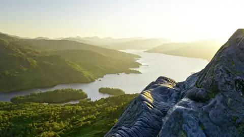 Auf unserer smart&small-Rundreise in kleiner Gruppe durch Schottland kommen wir auch durch den schönen Loch-Lomond- und Trossachs-Nationalpark.