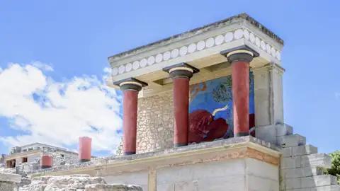 Auf unserer Studienreise auf Kreta besichtigen wir auch die antiken Ruinen von Knossos.