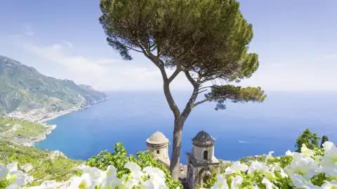 Auf zur herrlichen Amalfiküste! Auf unzähligen Kurven winden wir uns nach Ravello, Im Garten der Villa Rufolo fand Richard Wagner Inspiration zu seiner Oper "Parsifal".