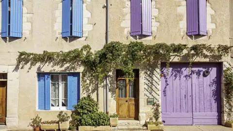 Auf unserer zehntägigen Rundreise mit Studiosus-Reiseleitung treffen wir immer wieder auf die Farben der Provence: das Blau des Himmels und das Violett des Lavendels.