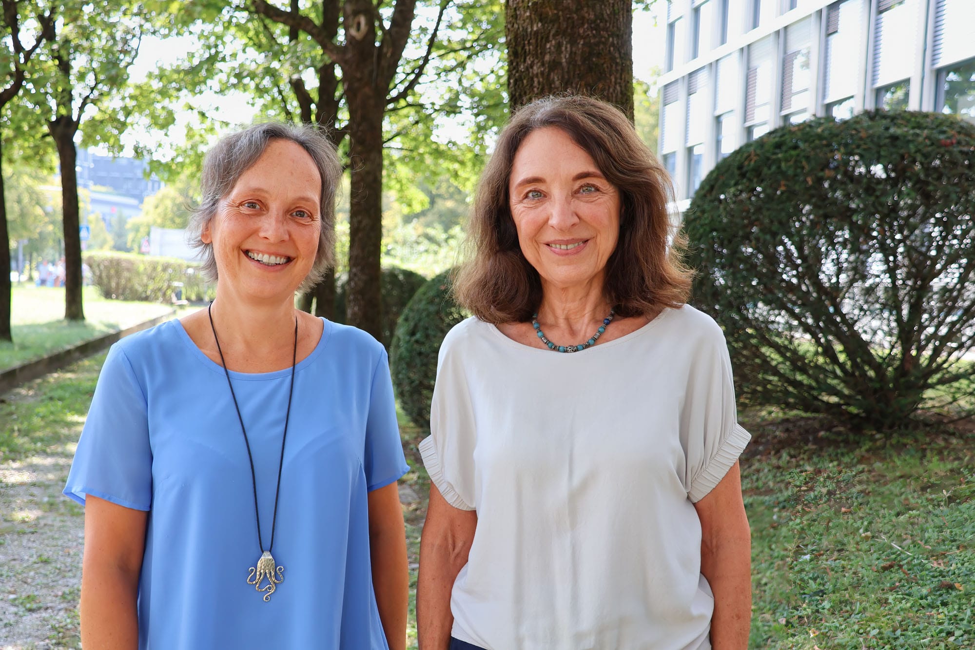 Ruth Hopfer-Kubsch (rechts im Bild), geschäftsführende Vorständin der Studiosus Foundation e. V., und ihre Stellvertreterin Kirstin Barth (links im Bild).