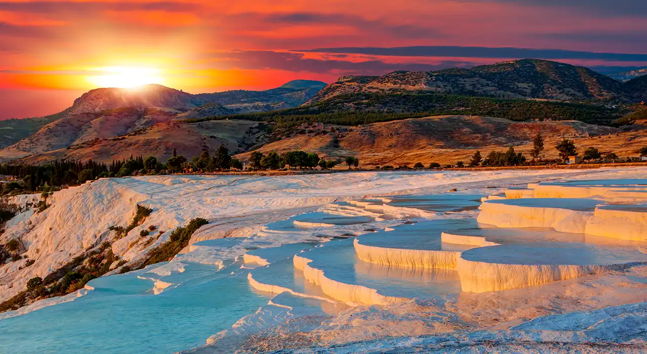 Die Kalksinterterrassen von Pamukkale strahlen wieder