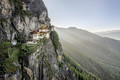 Zurück im Land des Donnerdrachens: Studiosus nimmt Bhutan ins Fernreiseprogramm 2025 auf